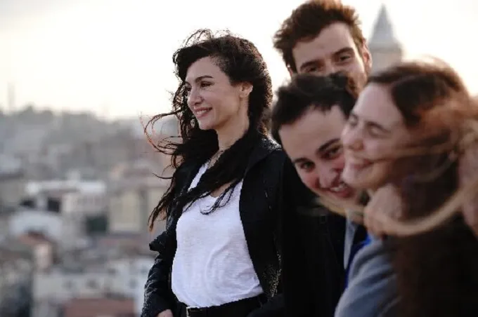 HEYECANLA BEKLENEN YENİ DİZİ ‘BİR DERDİM VAR’DAN İLK TANITIM YAYINLANDI 