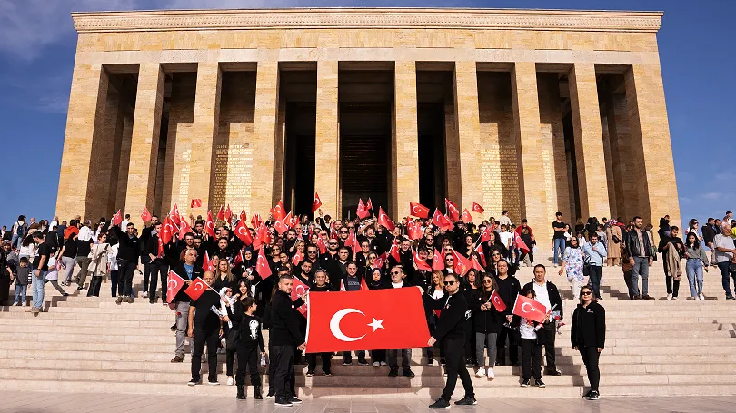  “KÖKTEN GELECEĞE, CUMHURİYETİN İZİNDE”POLİSAN KANSAİ BOYA’DAN ANITKABİR ZİYARETİ