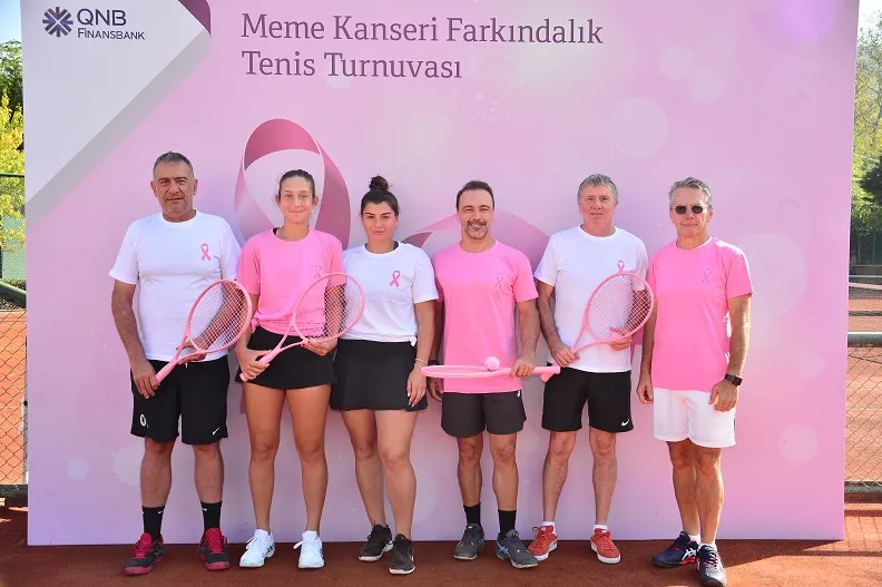 Kortlarda bu kez pembe top vardı