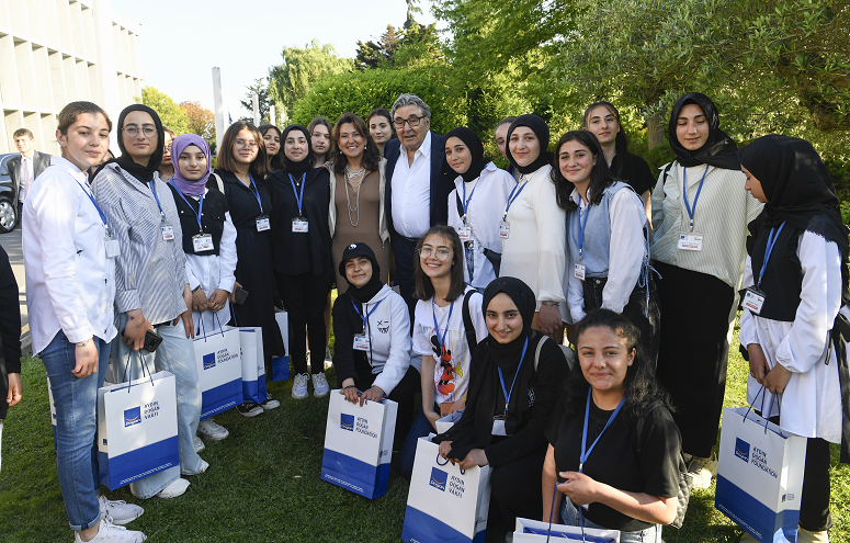 Aydın Doğan Vakfı, başarılı öğrencileri İstanbul gezisiyle ödüllendirdi