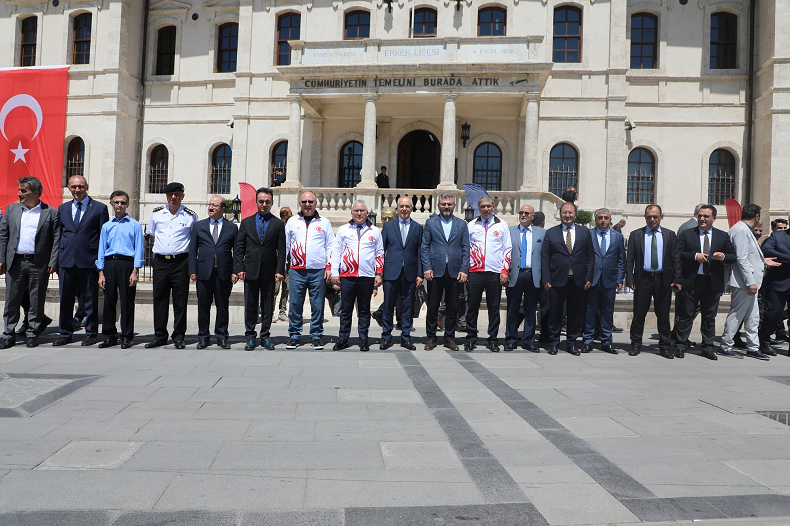 100. YIL CUMHURİYET BİSİKLET TURU BASIN LANSMANI SİVAS ATATÜRK VE KONGRE MÜZESİ’NDE YAPILDI