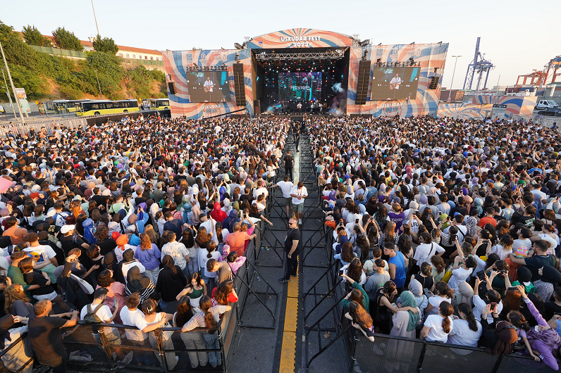 ÜSKÜDAR HAREM’DE 100 BİN KİŞİLİK KONSER ÇOŞKUSU