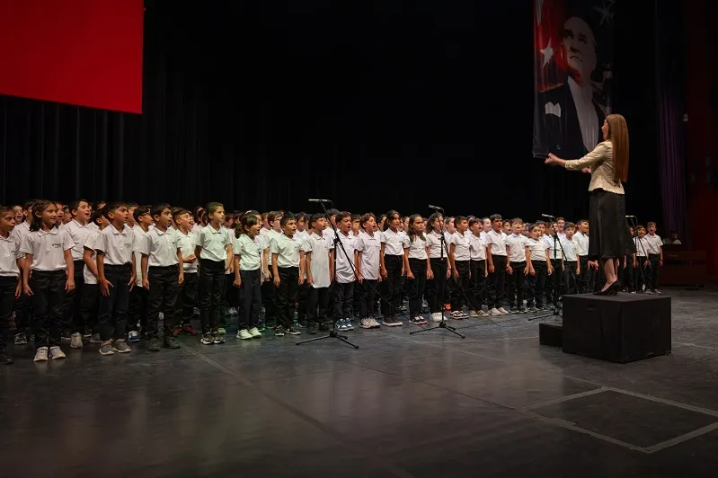 DARÜŞŞAFAKA’DA İLK DERS ZİLİ BU YIL DEPREMDEN ETKİLENEN ÖĞRENCİLER İÇİN DE ÇALDI