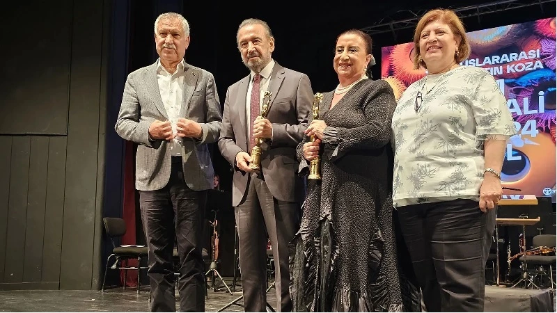 ALTIN KOZA’DA ONUR ÖDÜLLERİ PERRAN KUTMAN VE CİHAN ÜNAL’A VERİLDİ