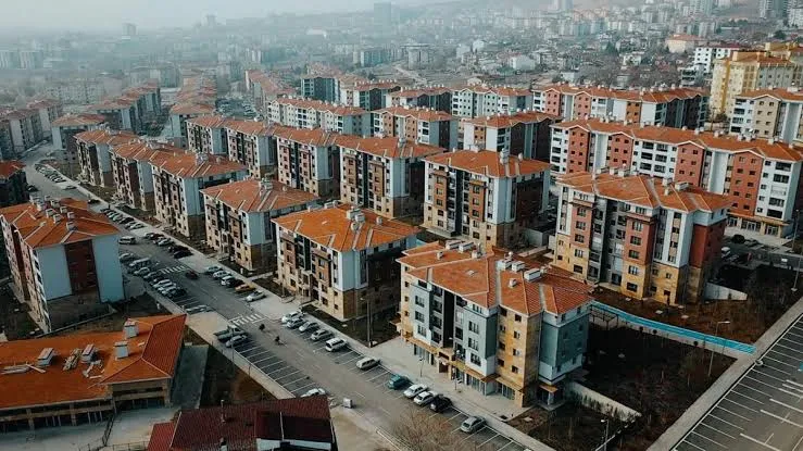 SİTE AİDATLARI 2 YIL ÖNCEKİ KİRA BEDELLERİNİ GEÇTİ
