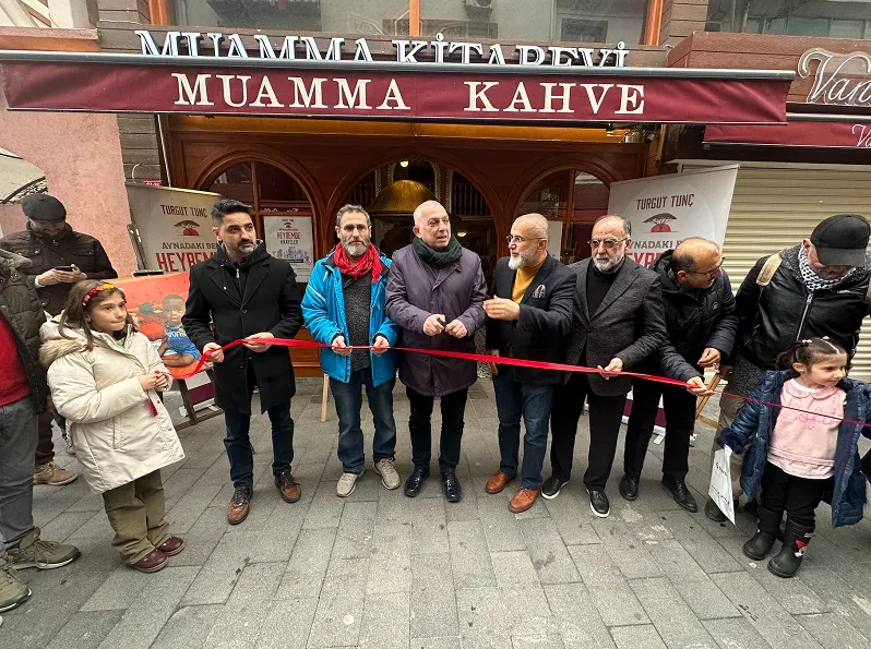 Metin Külünk, Afrika için kitap satın aldı ve dağıttı