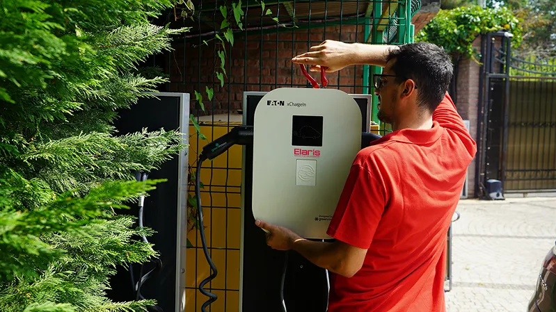      Türkiye’de elektrikli araç sayısı yaklaşık 5,şarj istasyonu sayısı ise 2 kat arttı