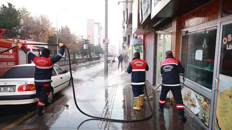Nevşehir Belediyesi’nden Kaldırım ve Yollarda Temizlik Çalışması