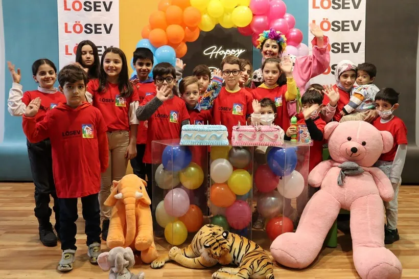 KÜÇÜK KAHRAMANLAR YENİ YAŞLARINI LÖSEV AİLESİ İLE KUTLADI
