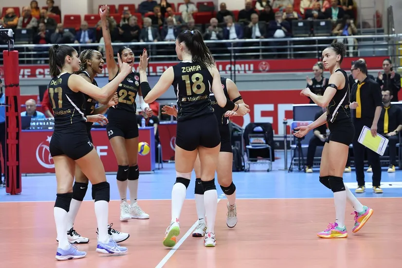 VakıfBank, ligde normal sezonu galibiyetle tamamladı