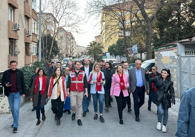 BELEDİYE BAŞKAN ADAYI DR. AYŞEGÜL OVALIOĞLU’NA BAKIRKÖYLÜLERDEN YOĞUN İLGİ