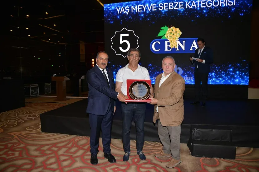 Egeli yaş meyve sebze ve meyve sebze mamulleri ihracatçılarında ödül coşkusu