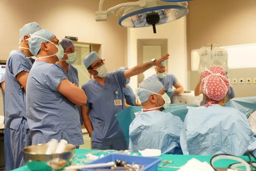 TÜRK ÜROLOJİ UZMANI DOKTORLAR YABANCI DOKTORLARI EĞİTİYOR