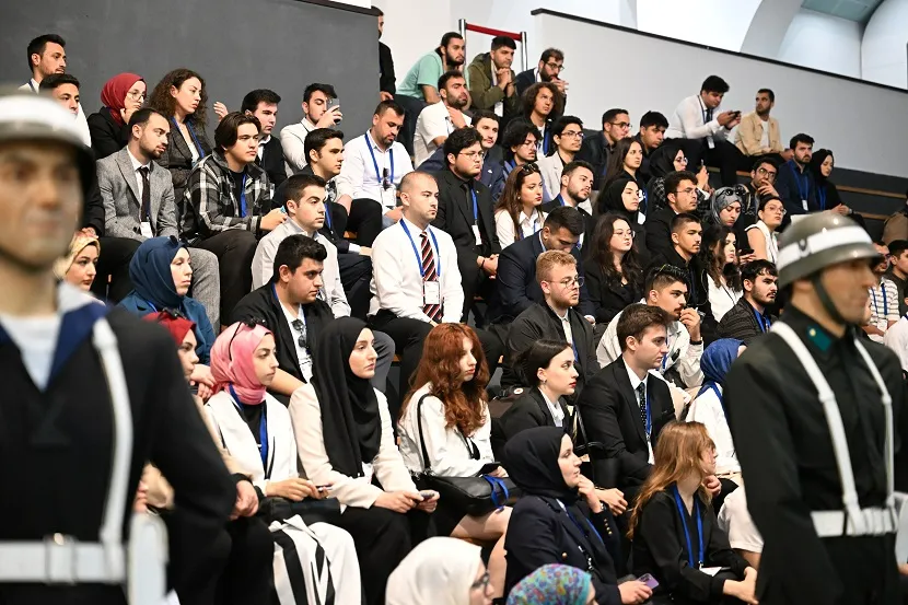 SİVİL ANAYASA İÇİN SÖZ GENÇLERDE!