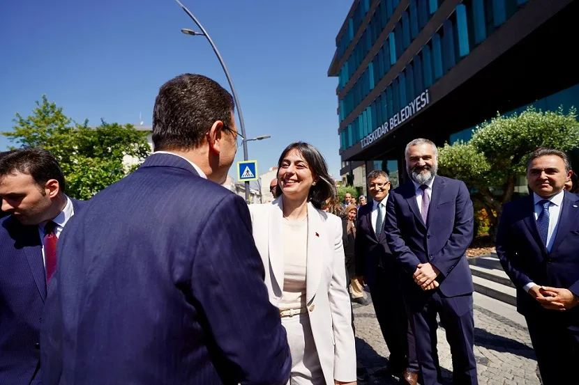 ÜSKÜDAR BELEDİYE BAŞKANI SİNEM DEDETAŞ’I TEBRİK ETTİ