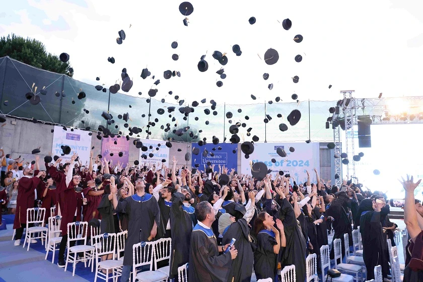 SABANCI ÜNİVERSİTESİ KURUCU MÜTEVELLİ HEYETİ BAŞKANI GÜLER SABANCI, YENİ MEZUNLARA SESLENDİ