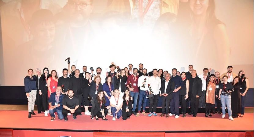 ULUSLARARASI FRANKFURT TÜRK FİLM FESTİVALİ MUHTEŞEM KAPANIŞ GECESİNDE, ALTIN ELMALAR SAHİPLERİNİ BULDU. 