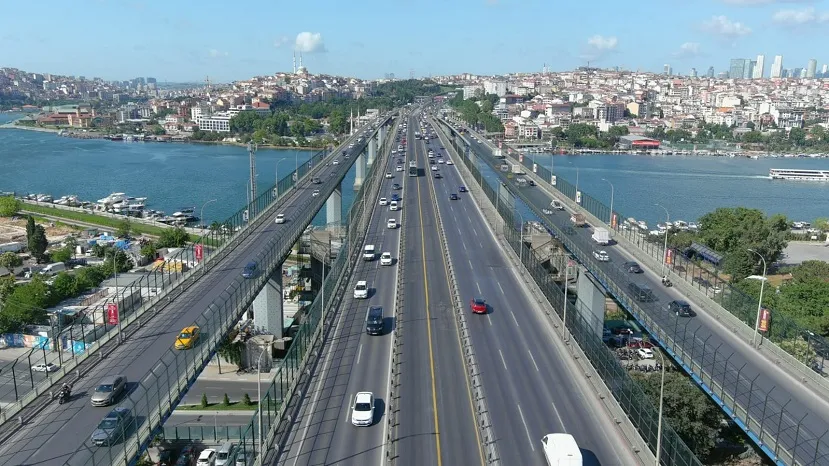 HALİÇ KÖPRÜSÜ METROBÜS YOLU YENİLENİYOR