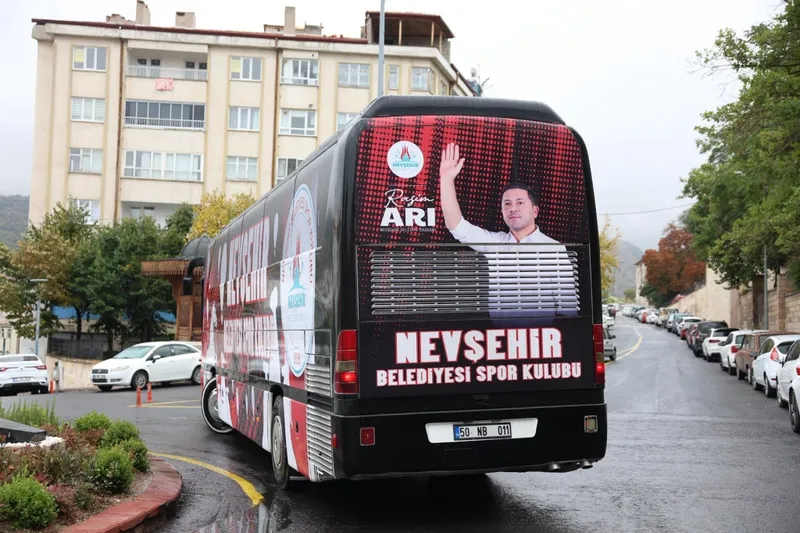Başkan Rasim Arı, Nevşehir Belediyesi SK Takım Otobüsünü Kullandı