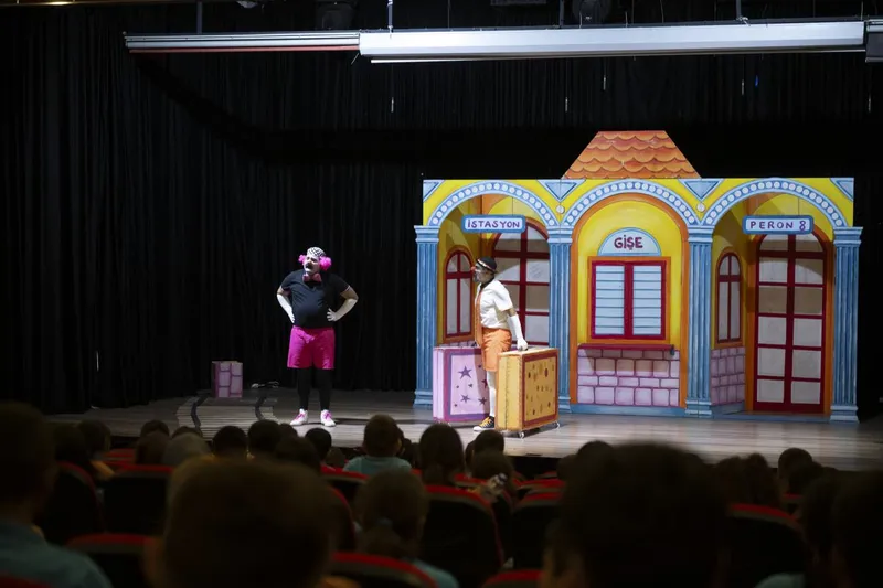 Mersin Şehir Tiyatrosu Çocuklarla Buluştu: 