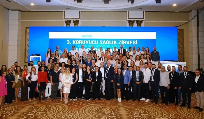 3.KORUYUCU SAĞLIK ZİRVESİ YOĞUN İLGİ VE KATILIMLA GERÇEKLEŞTİRİLDİ