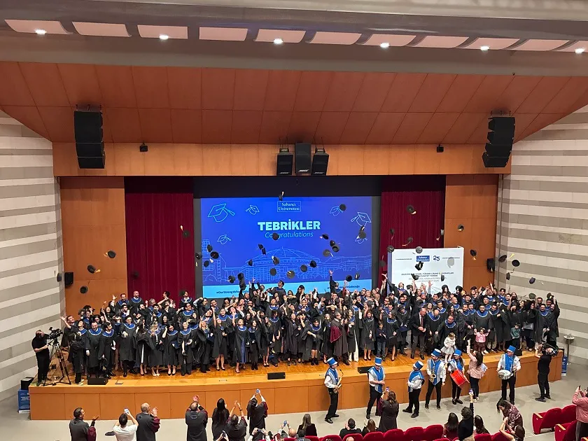 SABANCI ÜNİVERSİTESİ PROFESYONEL YÜKSEK LİSANS PROGRAMLARI 2025 MEZUNLARINI VERDİ