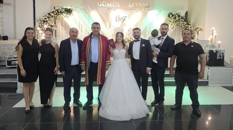 Gümüşhane Belediye Başkanı, Gizem Tanır ve Fetih Topaloğlu çiftinin nikahını kıydı