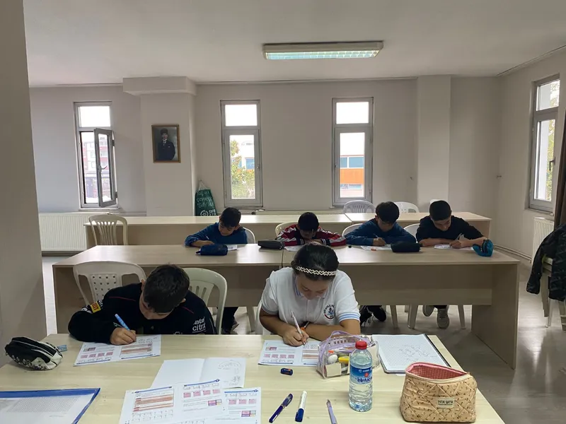 İzmit Belediyesi Mahalle Etütleriyle LGS Hazırlığına Destek Oluyor