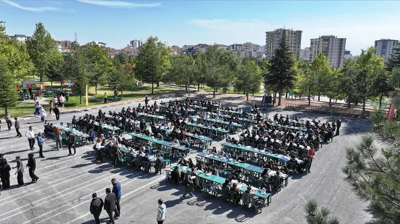 Çolakbayrakdar, Gençlerle Buluşarak Gelecek Vizyonunu Paylaştı