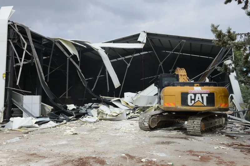 Yaylacık’ta iki kaçak yapı yıkıldı