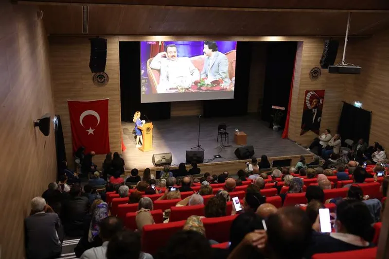 ODUNPAZARI BELEDİYESİ’NDEN MÜSLÜM GÜRSES VE FERDİ TAYFUR ANISINA “AHDE VEFA” KONSERİ