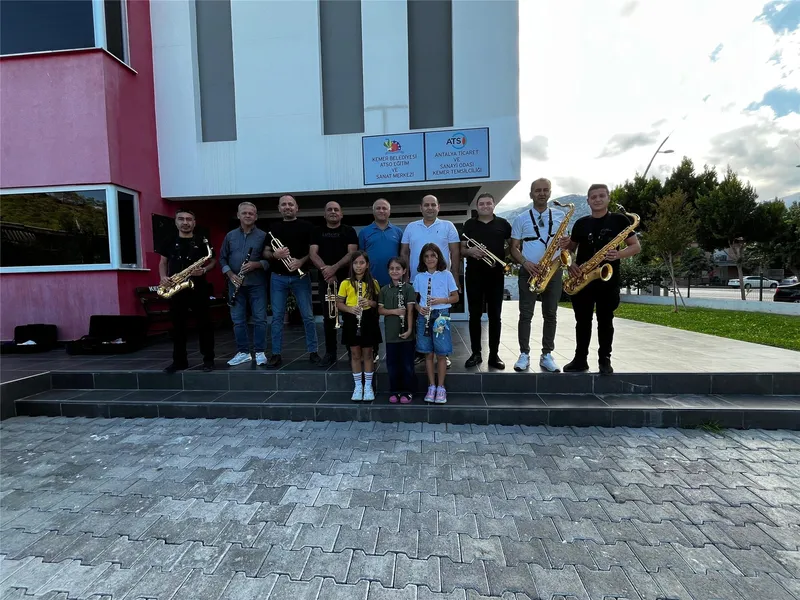 Kemer Belediyesi’nden Burdur Belediyesi bando ekibine destek