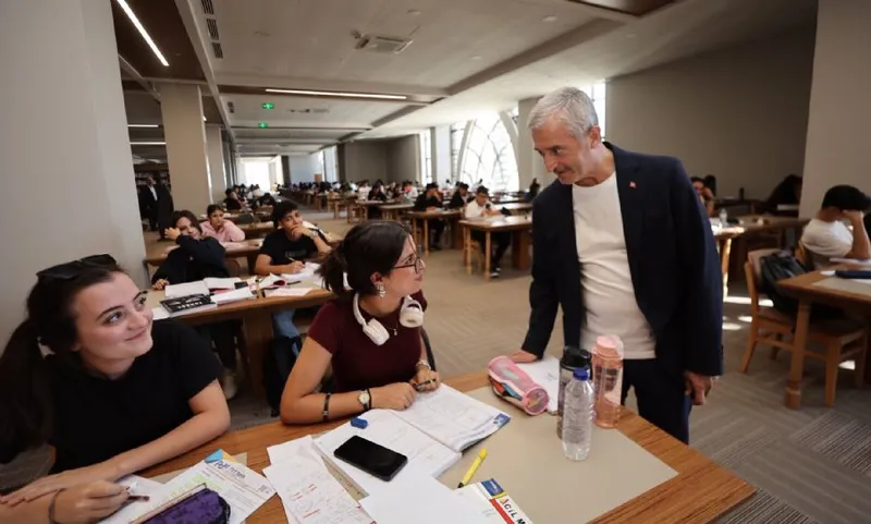 Başkanımız, Şahinbey Millet Kütüphanesi´nde Öğrencileri Ziyaret Etti