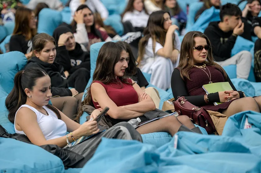 Üniversiteli gençler İzmir’e festivalle “merhaba” dedi