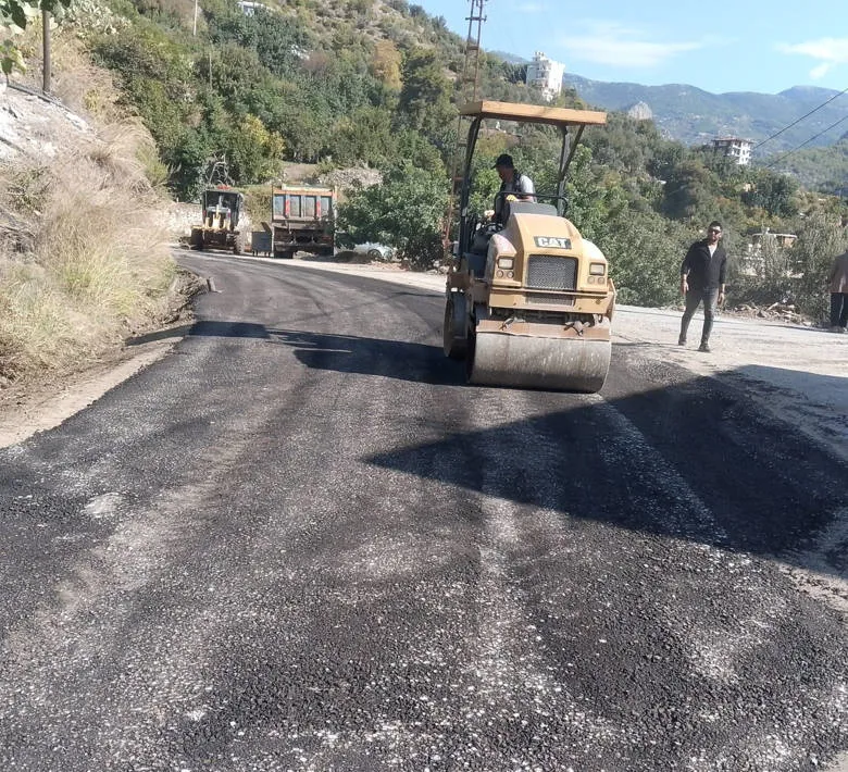 Alanya Kırsalında Kış Hazırlığı: Yol Bakım Çalışmaları Hız Kesmiyor