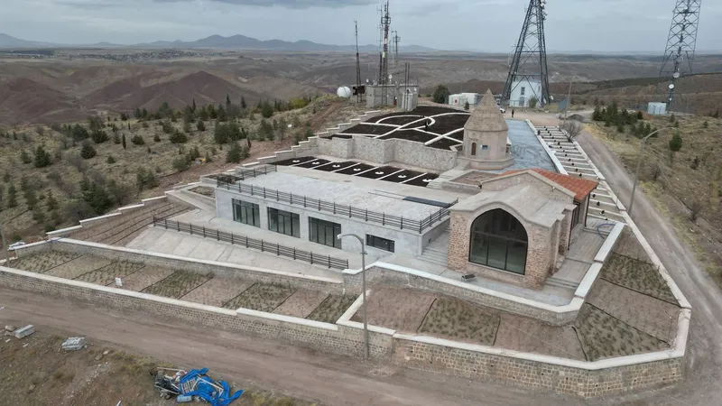 Kılıçaslan Kasrı ve Türbesi