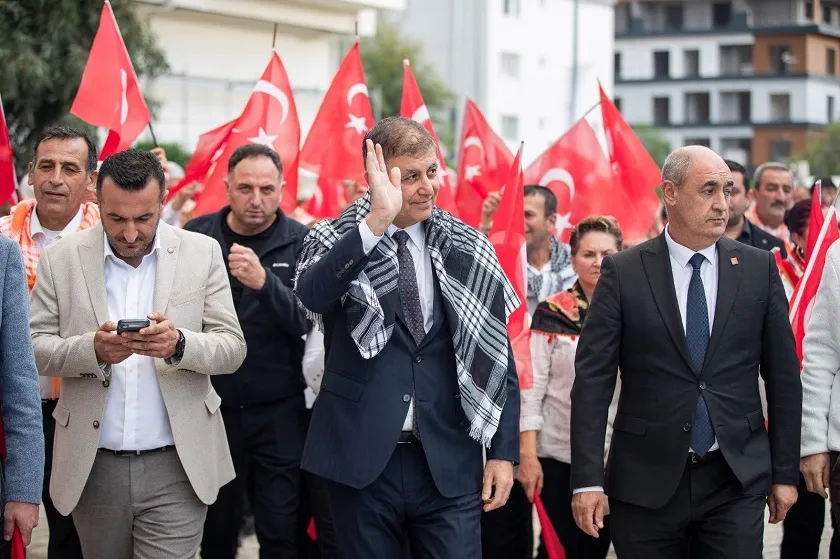“Cumhuriyet, bir ülkenin küllerinden yeniden doğuşunda, karanlığa meydan okuyuşundadır”