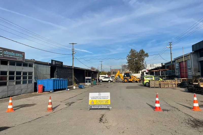 Nilüfer Belediyesi Beşevler Sanayi Sitesi yollarında yama çalışması yaptı