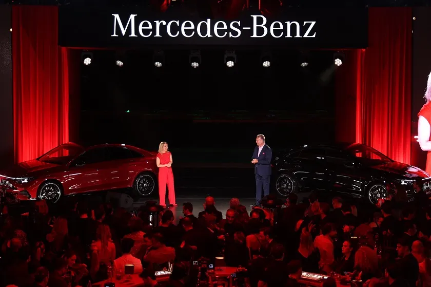 Mercedes-Benz, tamamen Yeni CLA’yı büyüleyici bir geceyle tanıttı