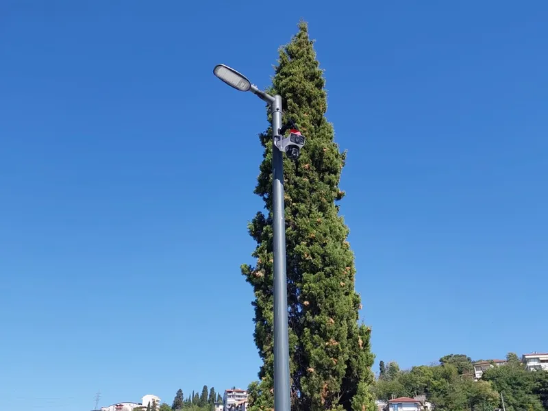 İZMİT BELEDİYESİNDEN MUSTAFA PEHLİVAN PARKI’NA GÜNEŞ ENERJİLİ 4G KAMERA SİSTEMİ