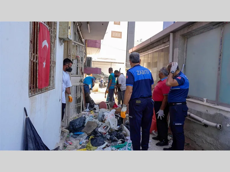 TARSUS BELEDİYESİ’NDEN ÇÖP EV TEMİZLİĞİ: 28 TON ATIK ÇIKARILDI