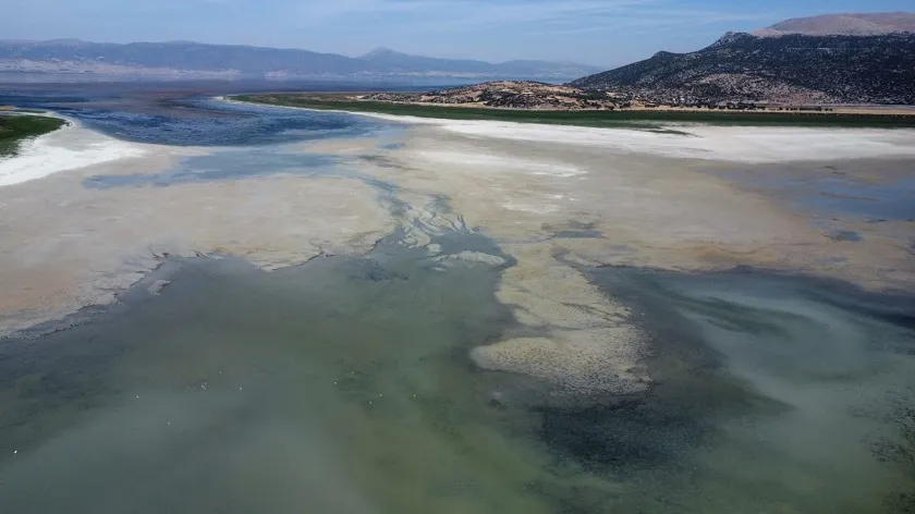 -Zafer Partili Aslan’dan bakanlığa tepki: ‘Eğirdir Gölü’nün can damarları kesildi’ 