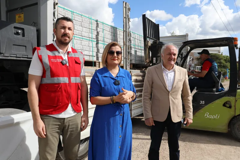 FATMA BAŞKAN GÜNE FEN İŞLERİ ŞANTİYESİNDE BAŞLADI