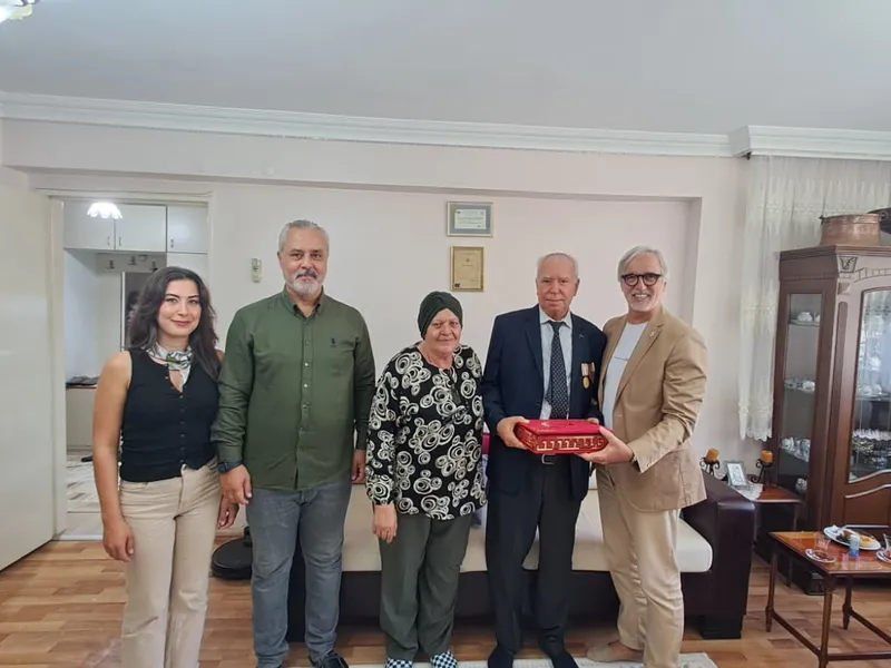 KIBRIS GAZİLERİ BAYRAKTAR VE ASLAN’A ANLAMLI ZİYARET