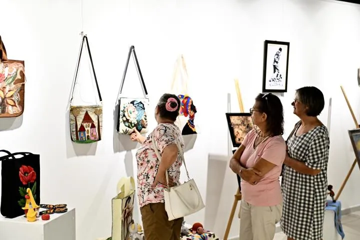 Gümüş Eller Sergisi ziyaretçilerini ağırlıyor