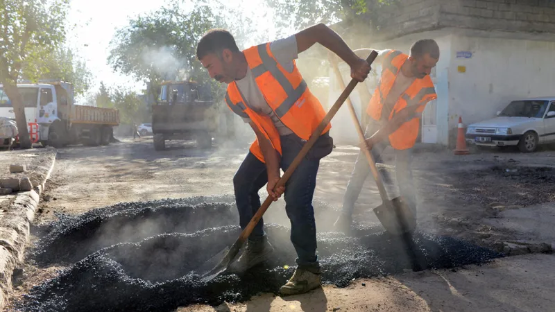 Mehmet Akif’te Altyapının Ardından Yol Onarımları Başladı