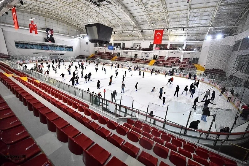 İzmir’in buz pisti yeni döneme hazır