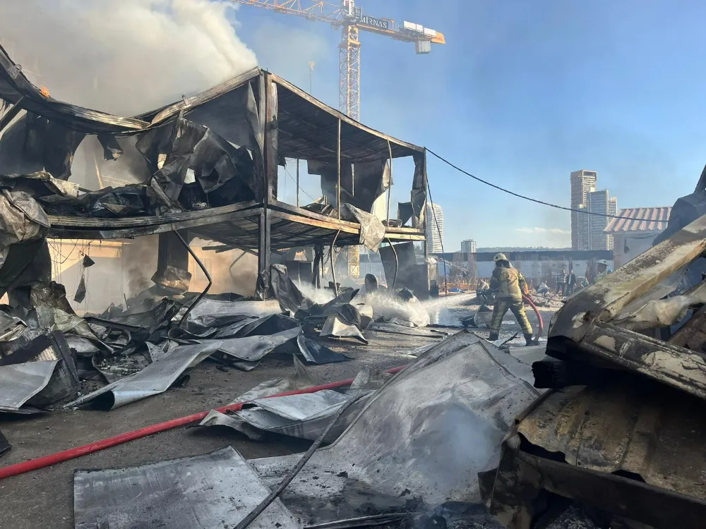 Bayraklı’daki yangın, itfaiyenin müdahalesiyle dakikalar içinde kontrol altına alındı