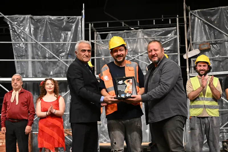 3. Tiyatro Festivali Yoğun Katılımla Başladı