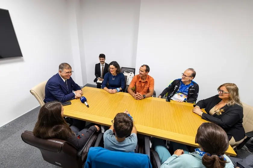 Başkan Tugay, Fransız gezgin aileyi ağırladı